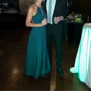 Pine Green Bridesmaids dress. Worn once. Very comfortable and a great color!